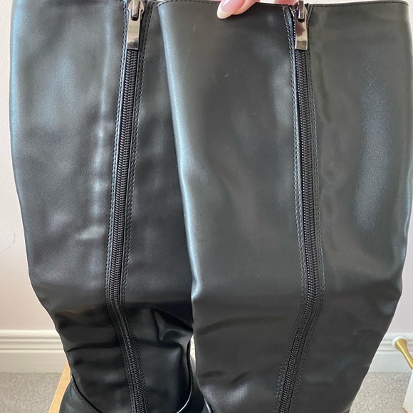 Minimalist Side Zip Boots - Picture 8 of 8